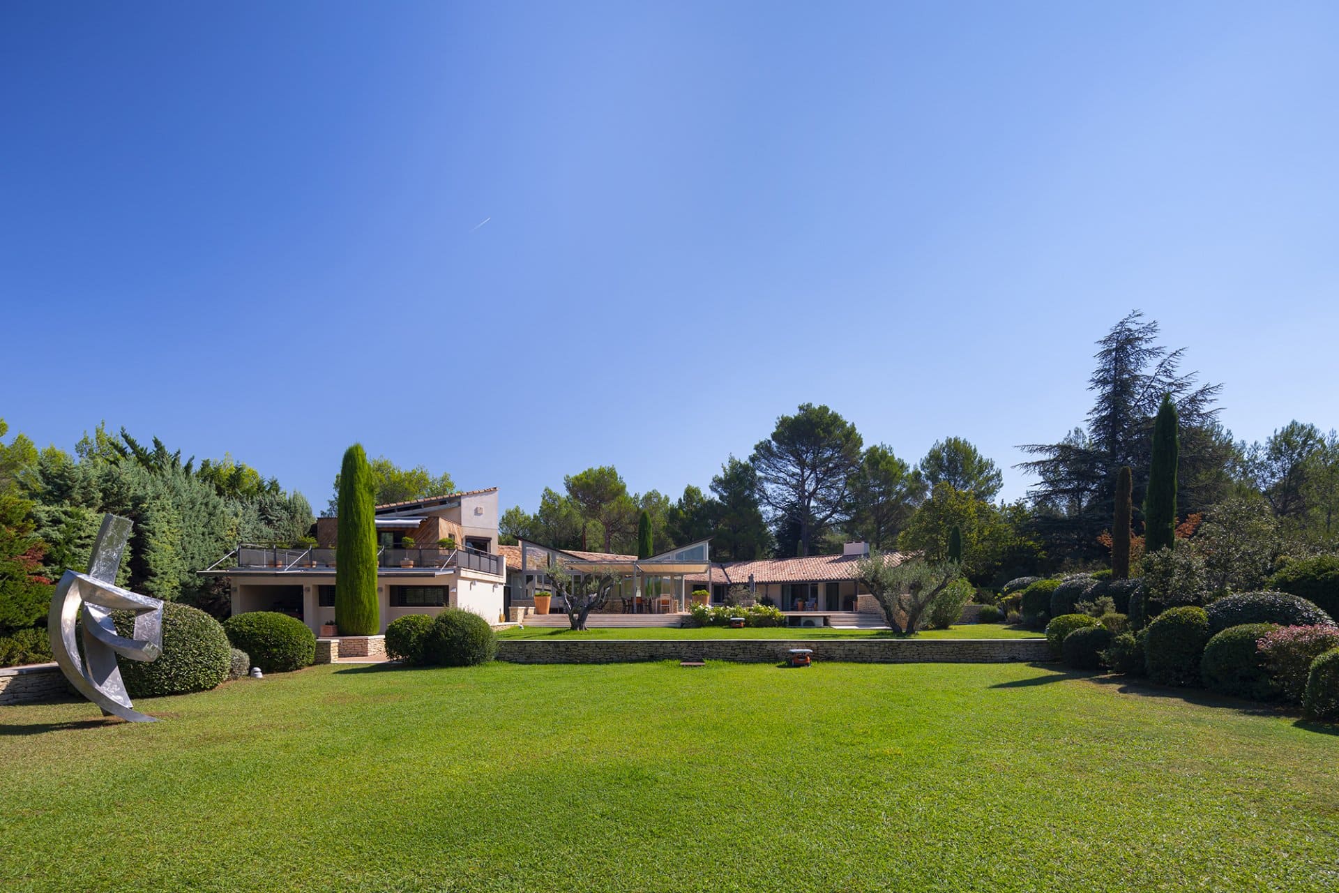 Location Villa de prestige Papillon avec une magnifique pelouse à Eygalières | Mas Amor